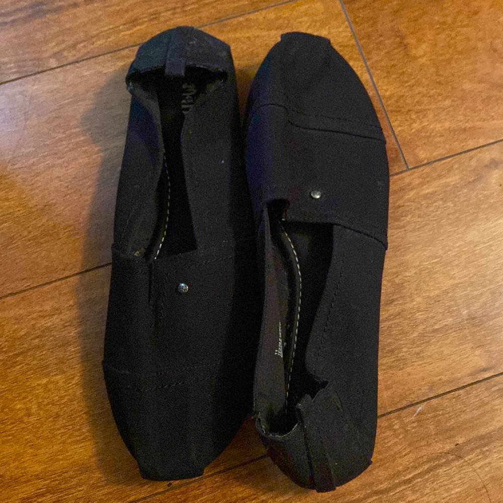 Woman’s black shoes from target
